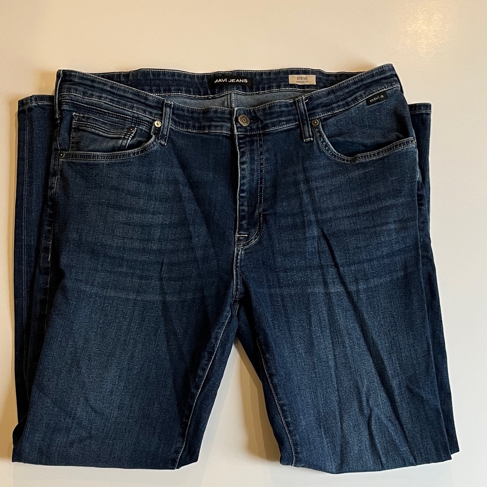 Dark blue men’s Mavi jeans